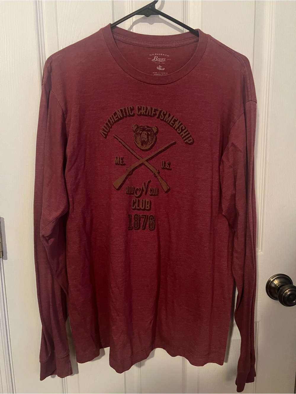 G.H. Bass & Co Men Long Sleeve Graphic Tee Maroon Red Bear Large